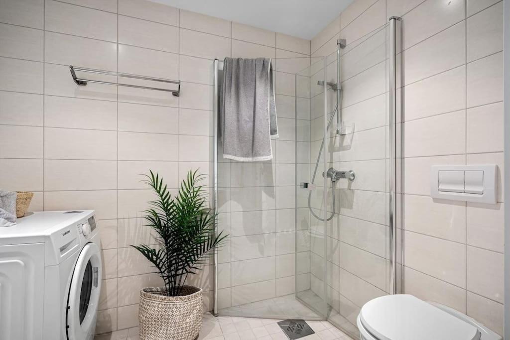 Modern With Balcony Appartement Bergen